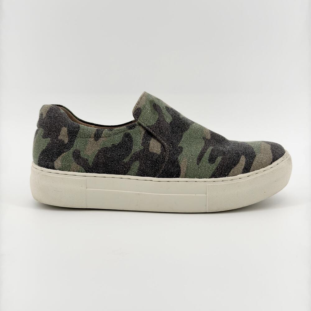 J/SLIDES NYC Women’s Camo Slip-On Sneakers Size 6.5 Comfortable Casual Shoes